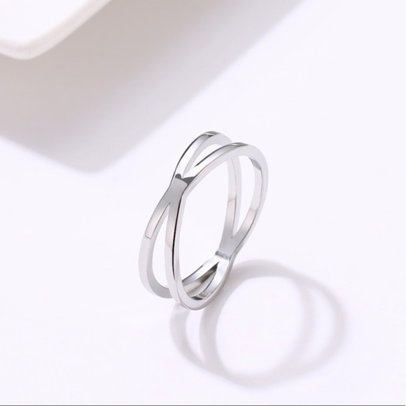 .925 Silver Minimalist Ring - Picture 1 of 2